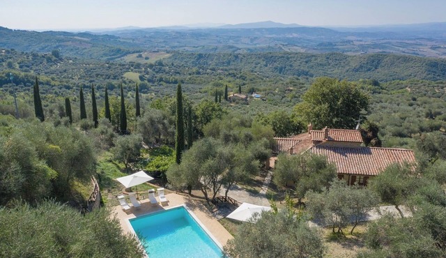Casale Colombini in Cinigiano , Toscana