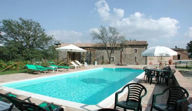 Casale Montemoro With Pool, Allerona, Italy
