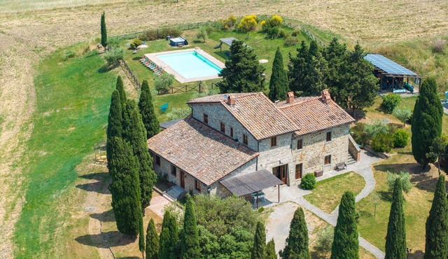 Casale Santa Francesca - Country Villa with swimming pool in Orcia Valley, Tuscany