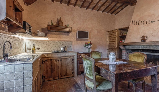 Casciano Apartment in a Historic Estate near Siena with swimming pool