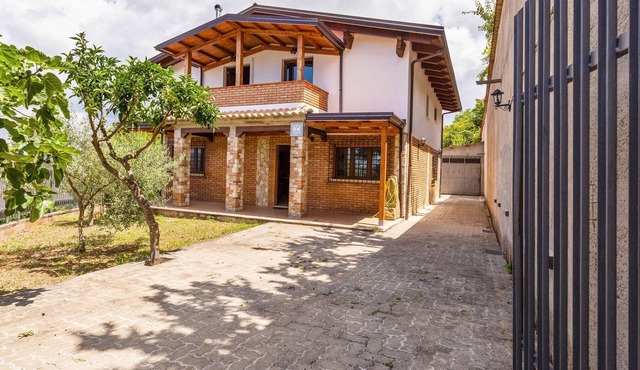 Chalet in Motta Santa Lucia in greenery
