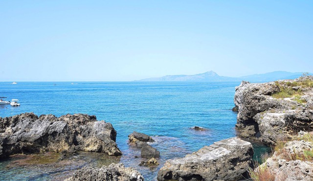 Charming aesthetically beautiful cottage with sea view and cozy terrace.
