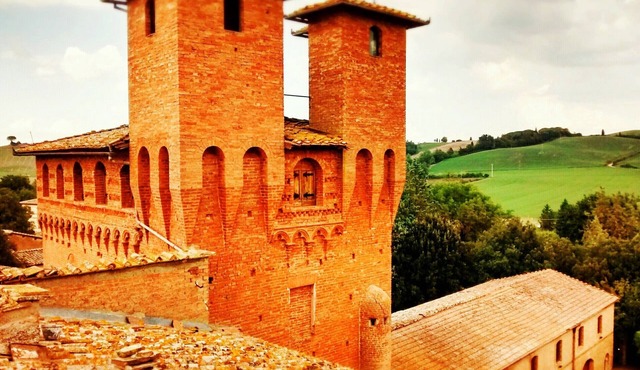 Charming Castle with staff near Siena, Chianti and Montalcino.