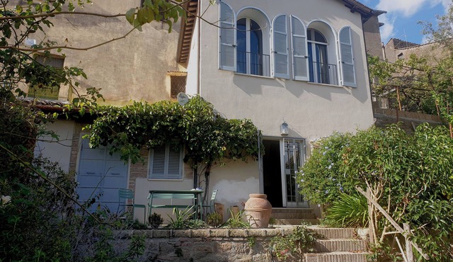 Charming cottage in hilltop town with garden and stunning views