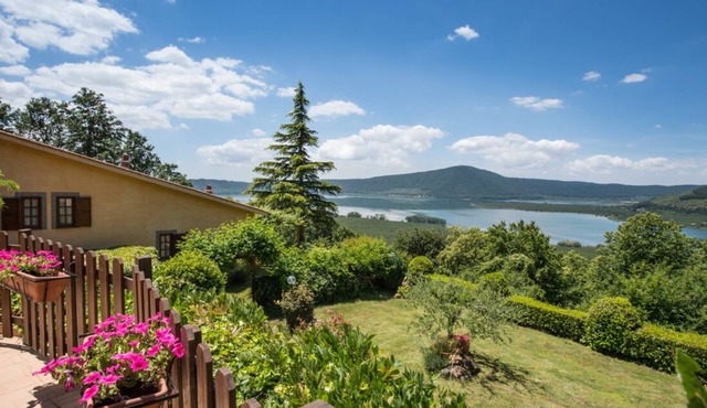 Charming House with garden and terrace with view near Rome, pool, WiFi, up to 6