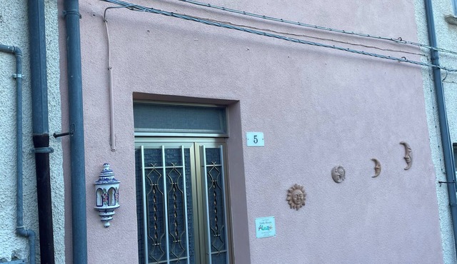 Charming town house located in the beautiful historic village of Casalanguida.