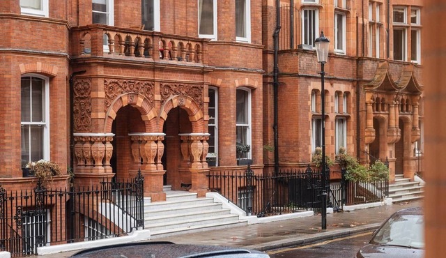 Chelsea Gem – Elegant 2BR Apartment SW3
