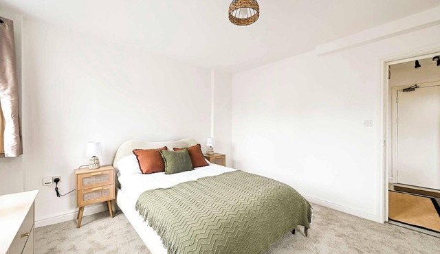 Chic 1BR West Ealing | 15m Heathrow | 20m City