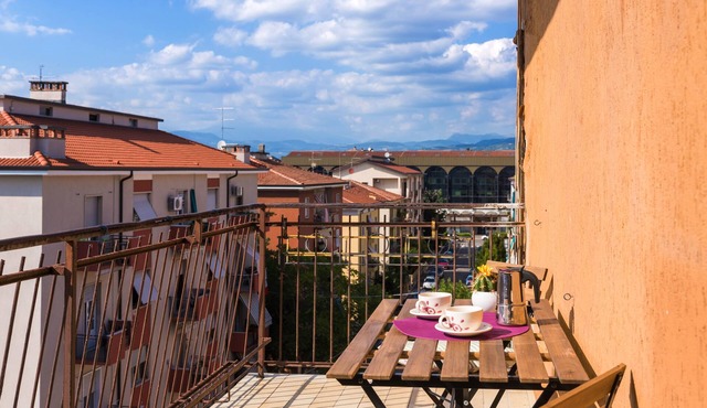 Civico40 Bright apartment with balconies and private garage