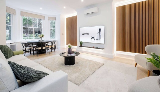 Classy 2BR 2BA in the ♥️ of Central London ❄️ Air Con. 🌿 Terrace | Sleeps 6
