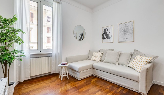 Comfortable apartment, overlooking Piazza Testaccio