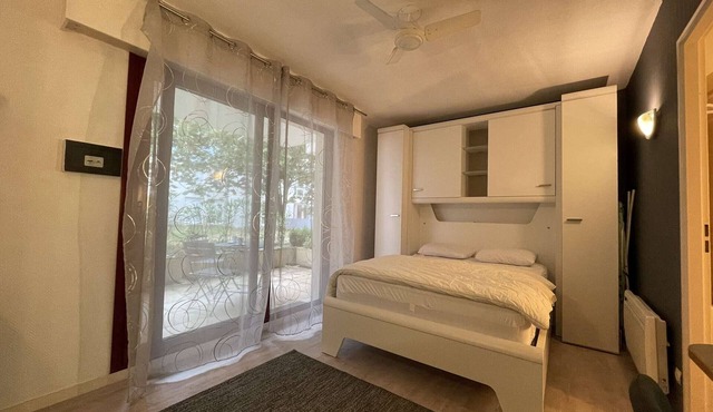 Comfortable studio with terrace and parking in Minimes, La Rochelle
