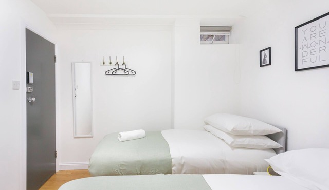 Comfortable Twin Room - Shared Bathroom - M