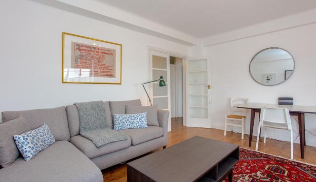 Contemporary 2 Bedroom Flat in Bayswater