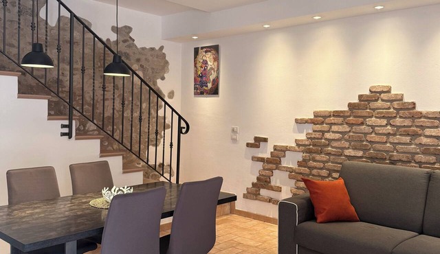 "Corte Magnolia Lazise" Vacation Home, Between the Thermal Springs and Lake Garda