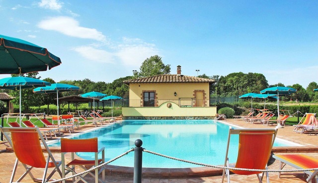 Cosy apartment for 2 people with A/C, WIFI, pool, TV, patio and pets allowed