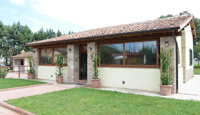 Cosy apartment for 4 people with pool, WIFI, patio and pets allowed