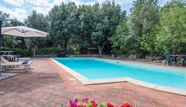 Cosy apartment for 4 people with pool, WIFI, TV and veranda, close to Siena
