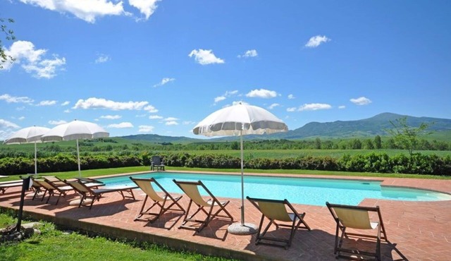Cosy apartment for 4 people with pool, WIFI, TV and panoramic view, close to Montepulciano