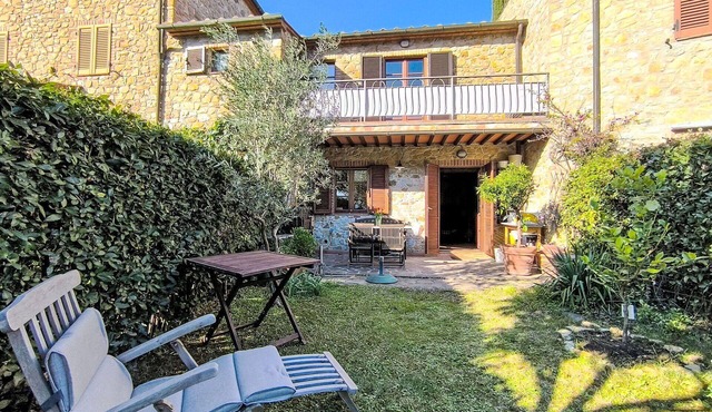 Cosy apartment for 4 people with WIFI, TV, patio, pets allowed and panoramic view