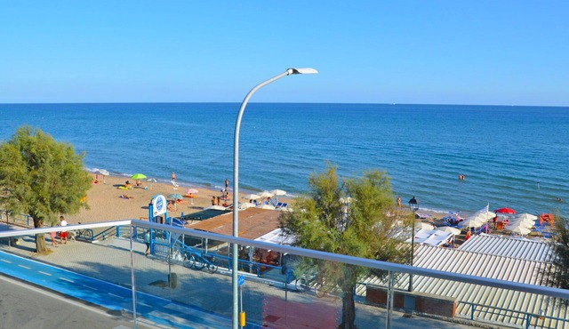 Cosy apartment for 5 guests with A/C, pool, WIFI, TV, balcony and pets allowed