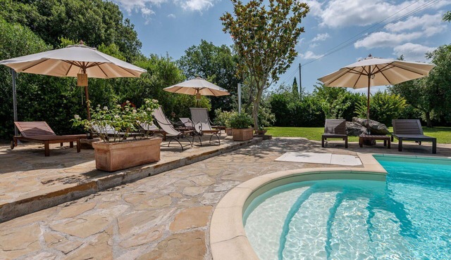 Cosy apartment in villa for 5 people with pool, WIFI, A/C, TV, patio and pets allowed