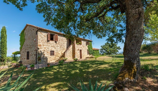 Cosy apartment in villa for 8 people with WIFI, TV, terrace, pets allowed and parking