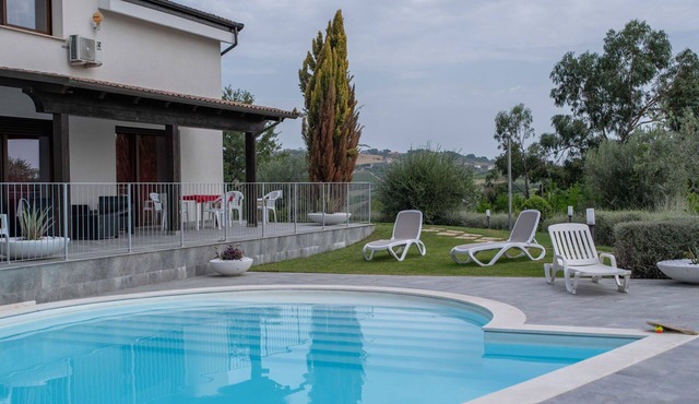Cosy apartment in villa with pool, A/C, WIFI, TV, patio, pets allowed and panoramic view