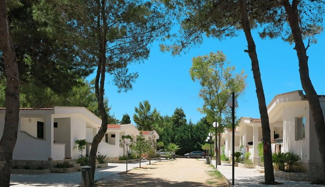 Cosy apartment in villa for 4 guests with A/C, pool, WIFI, TV, terrace and pets allowed
