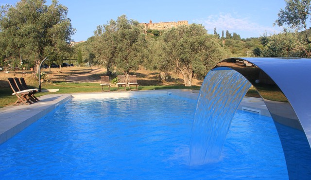 Country house, lovingly renovated in the olive grove, large panoramic pool, air conditioning system
