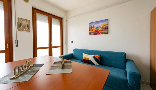 Cozy 42m2 studio apartment for 2 people, on the third floor with lift in the charming village of Tortoreto Alto. The real strong point is the private panoramic terrace for exclusive use, equipped with sea view, BBQ and solarium, ideal for moments of rela