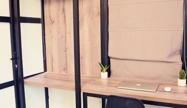 Cozy and Romantic Apt - Balcony- Large Window
