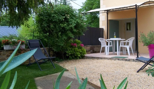 Cozy cottage for 4 with garden and terrace