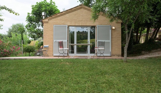 Cozy guest house with pool and beautiful garden, 20 minutes away from the sea