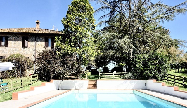 Cozy home for 3 people with heated pool 15 minutes from Siena
