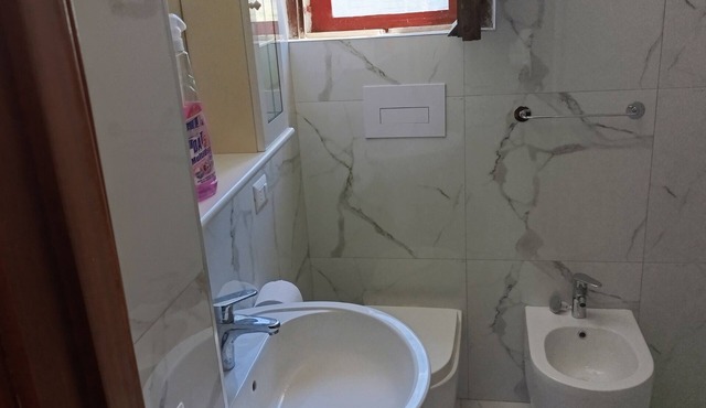 Cozy House in Villa sleeps 9 2 bathrooms large veranda 3 doubles