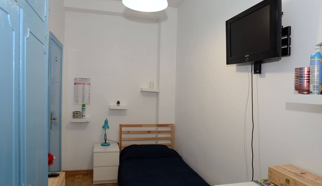 Delicious Single Room with Samsung TV and Mini-bar
