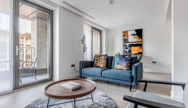 Delightful Farringdon 1BR w/Pool, nr Station & Dining, by Blueground