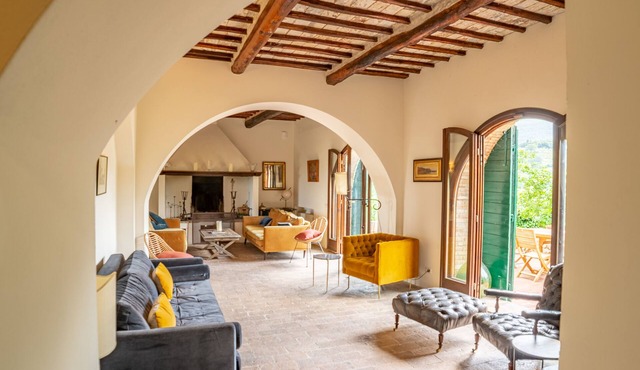 Delightful secluded Tuscan farmhouse with pool, near the hilltop town of Cetona.