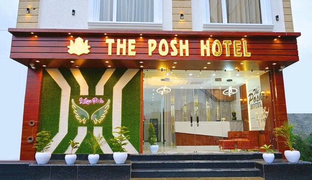 Deluxe Room-Hotel Posh-Food, Wifi, Parking