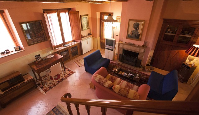detached house with garden, kitchen, laundry, bathroom with jacuzzi