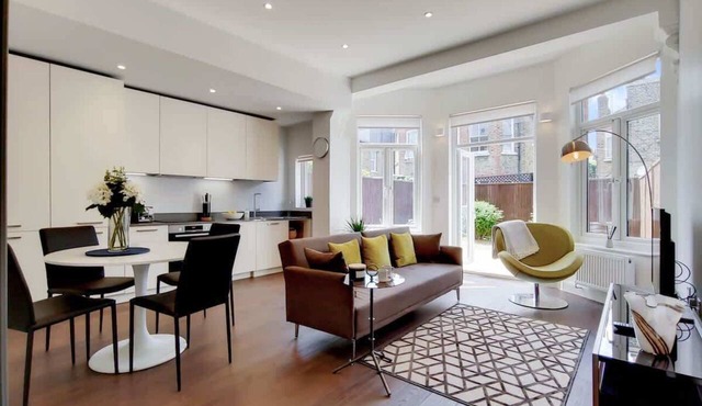 DG1 – Family-Friendly 2-Bed with Garden in Acton