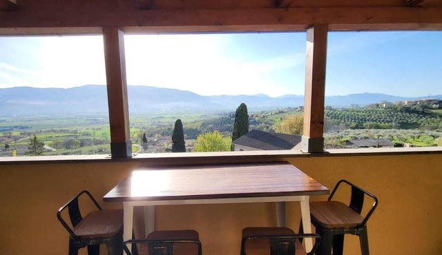 Dimora del Falco - Panoramic villa in Umbria with suites & regional breakfast