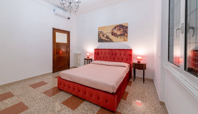 Domus Ausoni - Three Bedroom Apartment, Sleeps 9