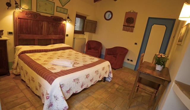 Double bedroom with private bathroom, private access, garden and swimming pool