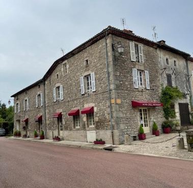 Douce Demeure - Hôtel-Restaurant de Mortemart