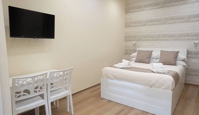 Dwelling Amelia Apartment 3, tastefully finished downtown area well served for couples