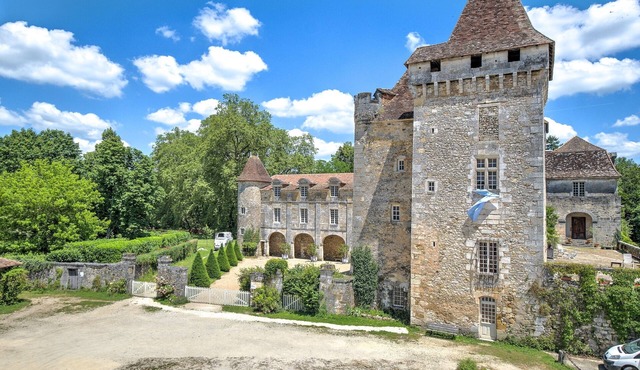 Elegant 150m² Apartment with Castle View – 3 Bedrooms in the Heart of Périgord