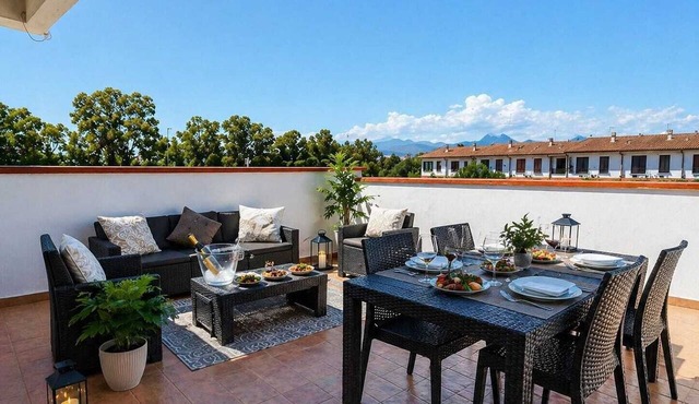 Elegant 40-square-meter apartment (sleeps up to 4) with a 25-square-meter terrace.
