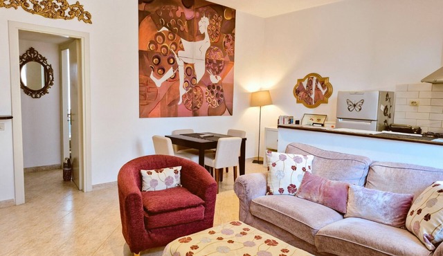 Elegant Apartment with Small Terrace in San Lorenzo